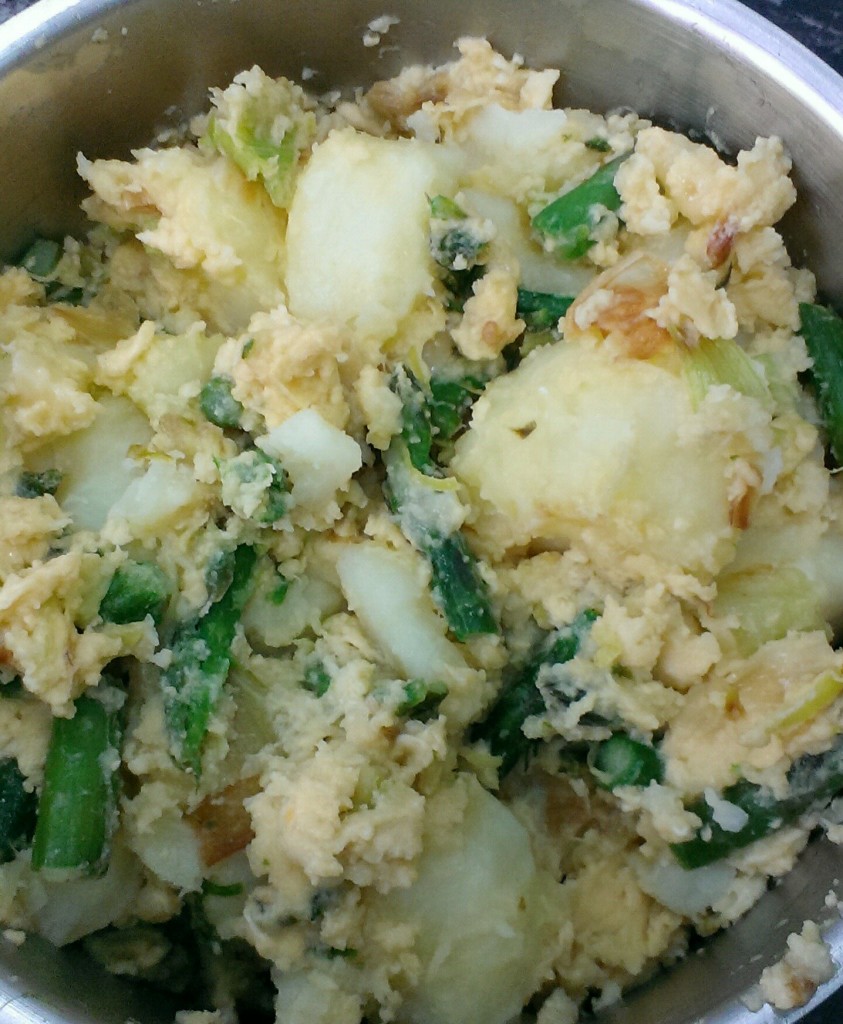 Fried Potatoes with Veggies and Scrambled Eggs